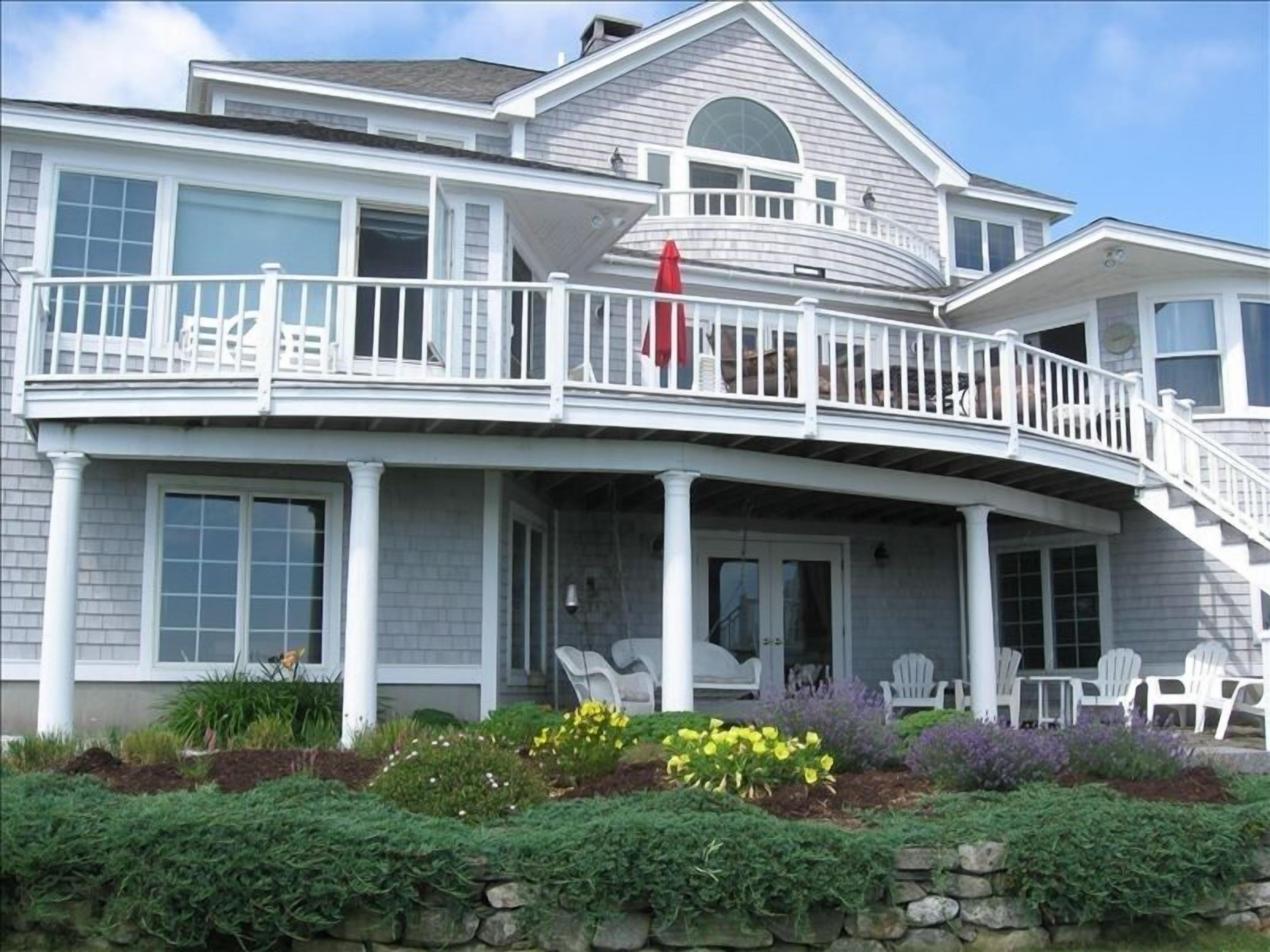 Schooners Landing - Luxury Oceanfront Home with Spectacular Lighthouse Views