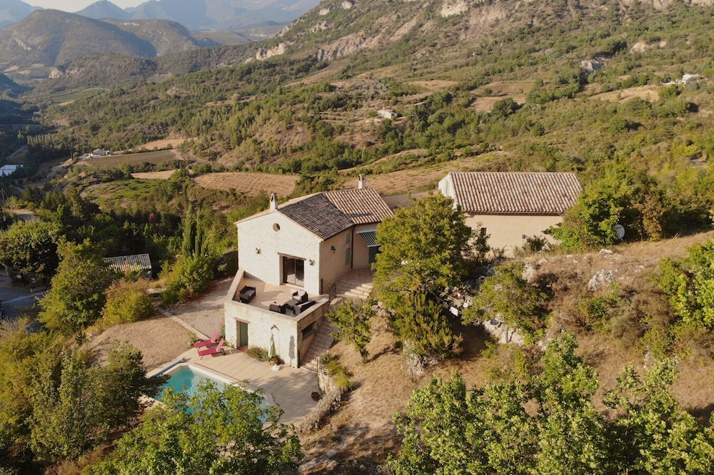 House / Villa - Montaulieu