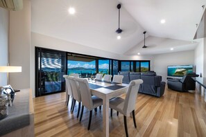 Dining - Shutehaven Villa (Shute Harbour)