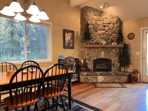 Dining - Mountain Harbor Woodland | 2 Bed, 2.5 Bath (Whitefish)