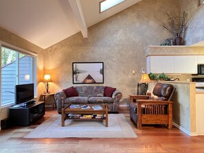 Televisión y chimenea 