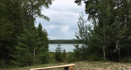 Drummond Island Hotel & Vacation Homes - Fairview Cove Log Home