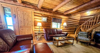 Drummond Island Hotel & Vacation Homes - Fairview Cove Log Home
