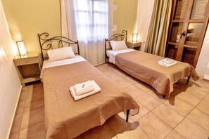 8 slaapkamers, een strijkplank/strijkijzer, wifi, beddengoed