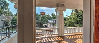 Urban Zen w/ Great Central Location