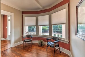 Interior - Cozy Vintage Stay | Central Spot | near Beale St (Memphis)