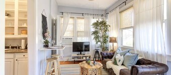 Cozy Vintage Stay | Central Spot | near Beale St