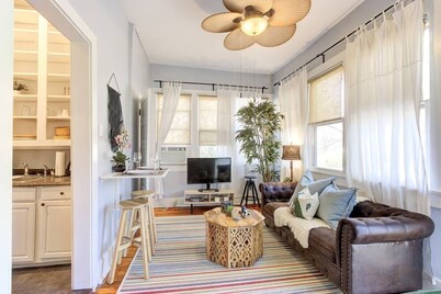 Cozy Vintage Stay | Central Spot | near Beale St