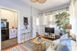 Smart TV, Netflix, streaming services - Cozy Vintage Stay | Central Spot | near Beale St (Memphis)