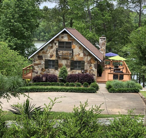 Lake life at our 4 BR on Lake Hartwell near Clemson University and Anderson, SC