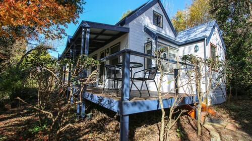 AUTUMN LEAF COTTAGE 1: Harrietville