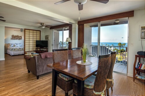 Kona Oceanview Penthouse in Kailua Village - Best Kona Location/View!