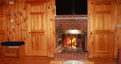 Sugarloaf Mountain : 2 Bed, 2 Bath : Snowbrook Village Ground Floor End Unit.