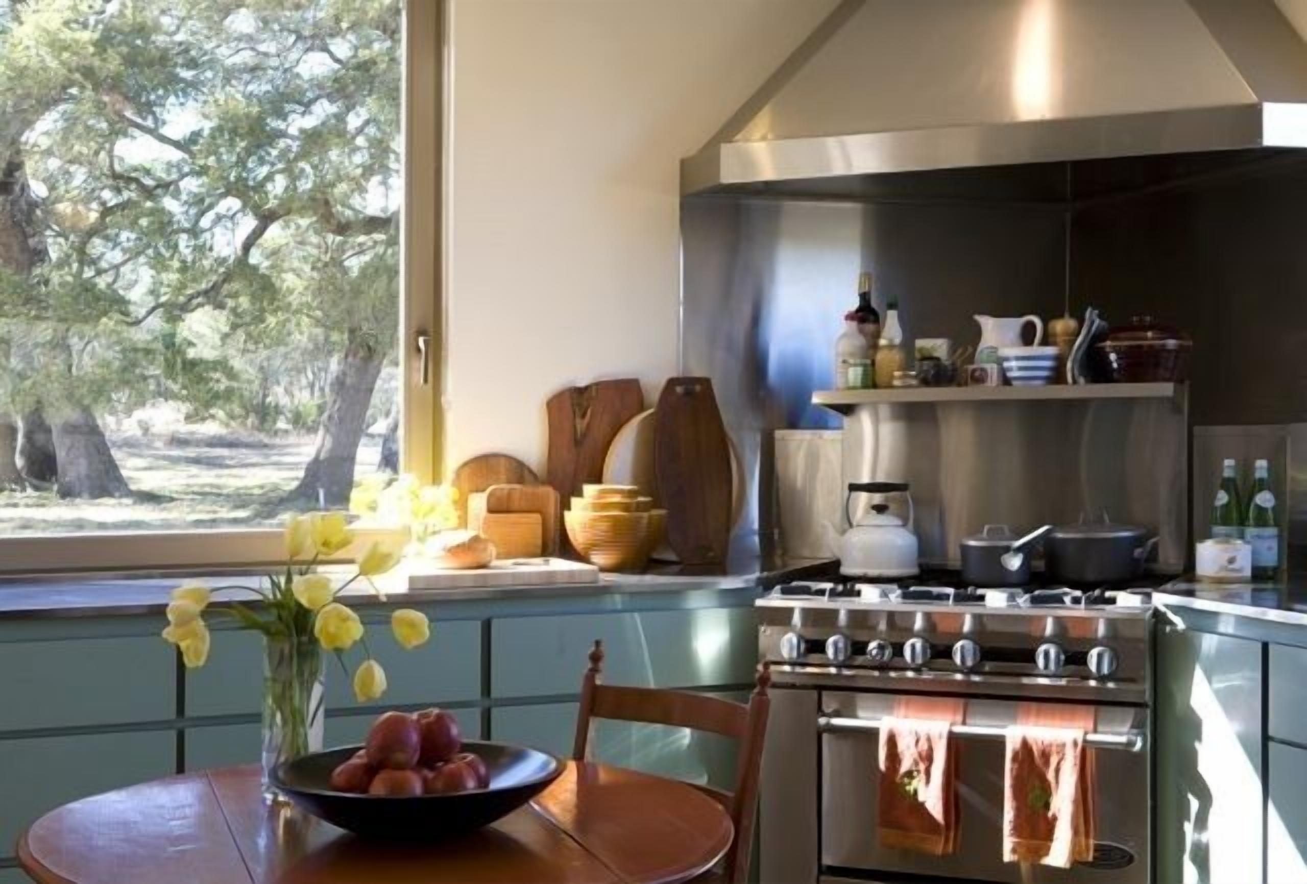 Stunning architecture in dramatic Hill Country setting