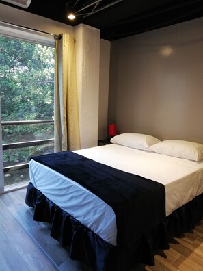 Pillowtop beds, blackout drapes, free WiFi, bed sheets - Billy Box - Hostel (Puerto Vallarta)