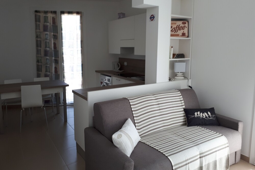 Citra Code 010059 - LT- 0237 Comfortable one bedroom apartment a step away from the blue sea