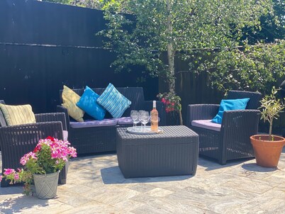 A charming seaside  cottage 5 minutes walk from beach on Jurassic Coast 