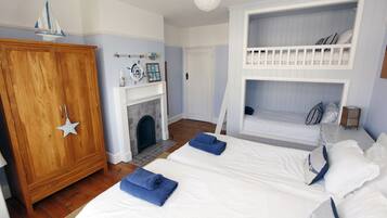 5 soverom, strykejern/-brett, reiseseng for barn og internettilgang