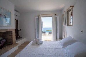 5 bedrooms, in-room safe, iron/ironing board, WiFi - Can Pere, stunning sea views, Es Cubells, infinity pool (Sant Josep de sa Talaia, Illes Balears)