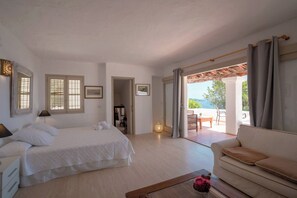 5 dormitorios, caja fuerte, tabla de planchar con plancha y wifi