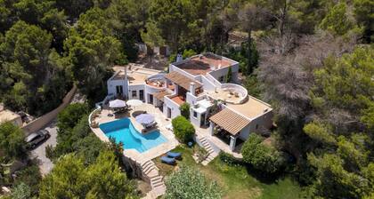 Can Pere, stunning sea views, Es Cubells, infinity pool