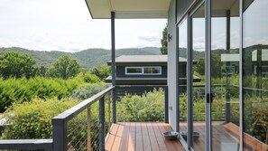 Property grounds - LEADER VIEWS : Bright (Bright)