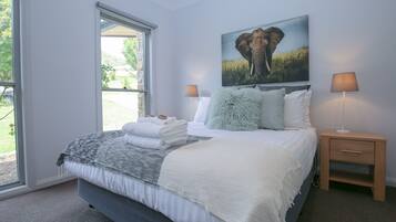 3 bedrooms, iron/ironing board, free WiFi, bed sheets