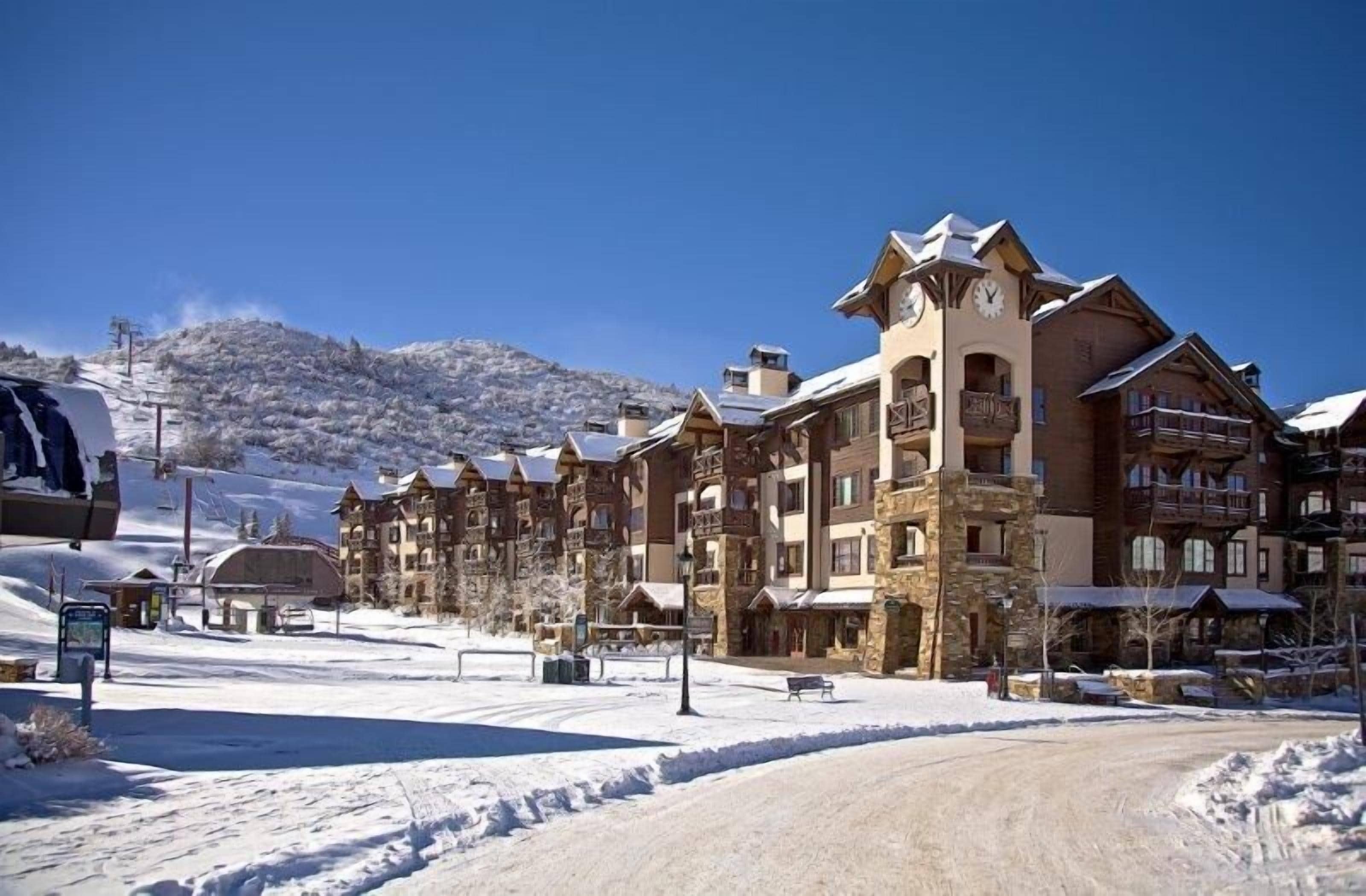 Luxury Ski In/Out Condo! 2 Master Suites and a bedroom for 4 kids!