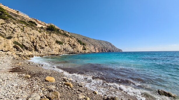A rocky coastal landscape with clear blue waters and a steep cliff. - Costa Blanca, Altea, beautiful apartment with fantastic panoramic views (Altea)