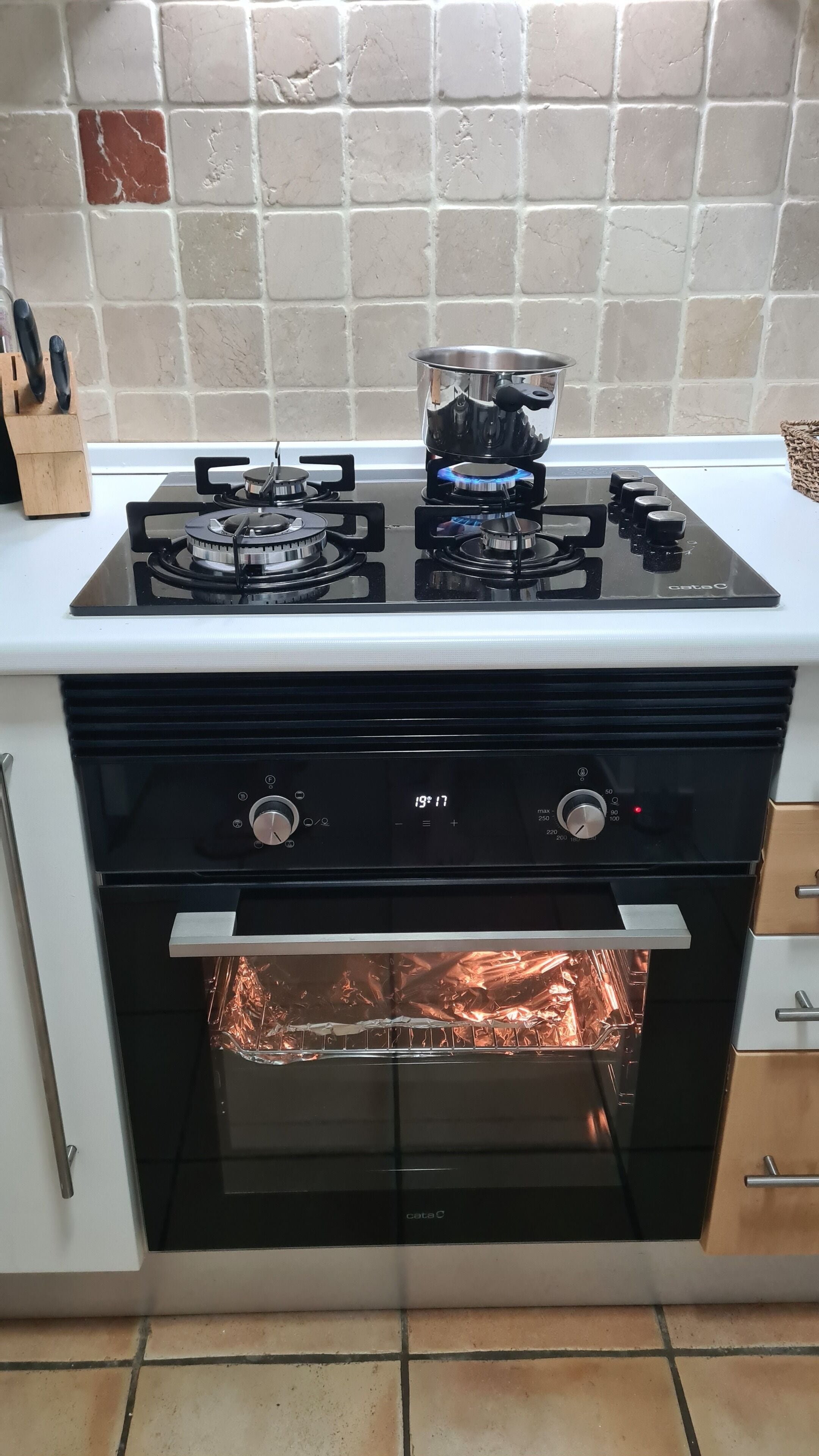 Kühlschrank, Mikrowelle, Ofen, Herdplatte