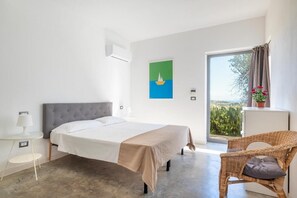 5 bedrooms, iron/ironing board, WiFi, bed sheets - Villas Cialtrona and Noto (Noto)