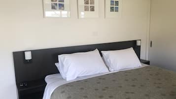5 habitaciones, tabla de planchar con plancha, wifi y ropa de cama