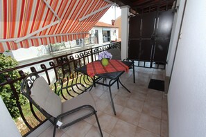 Outdoor dining - MIRELA One-Bedroom Apartment 2 (Rovinj)