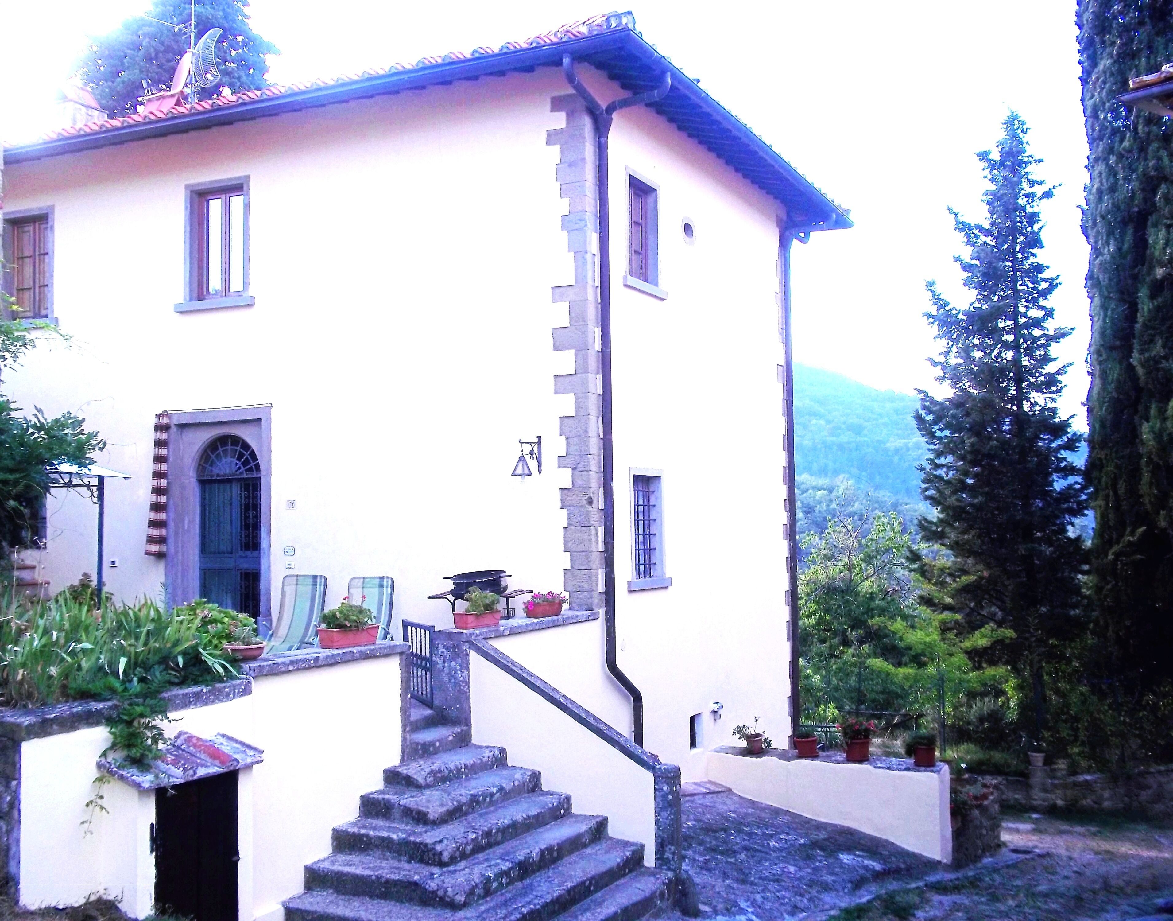Lovely Apartment In Villa At 18km From Florence On The Chianti Valdarno Hills