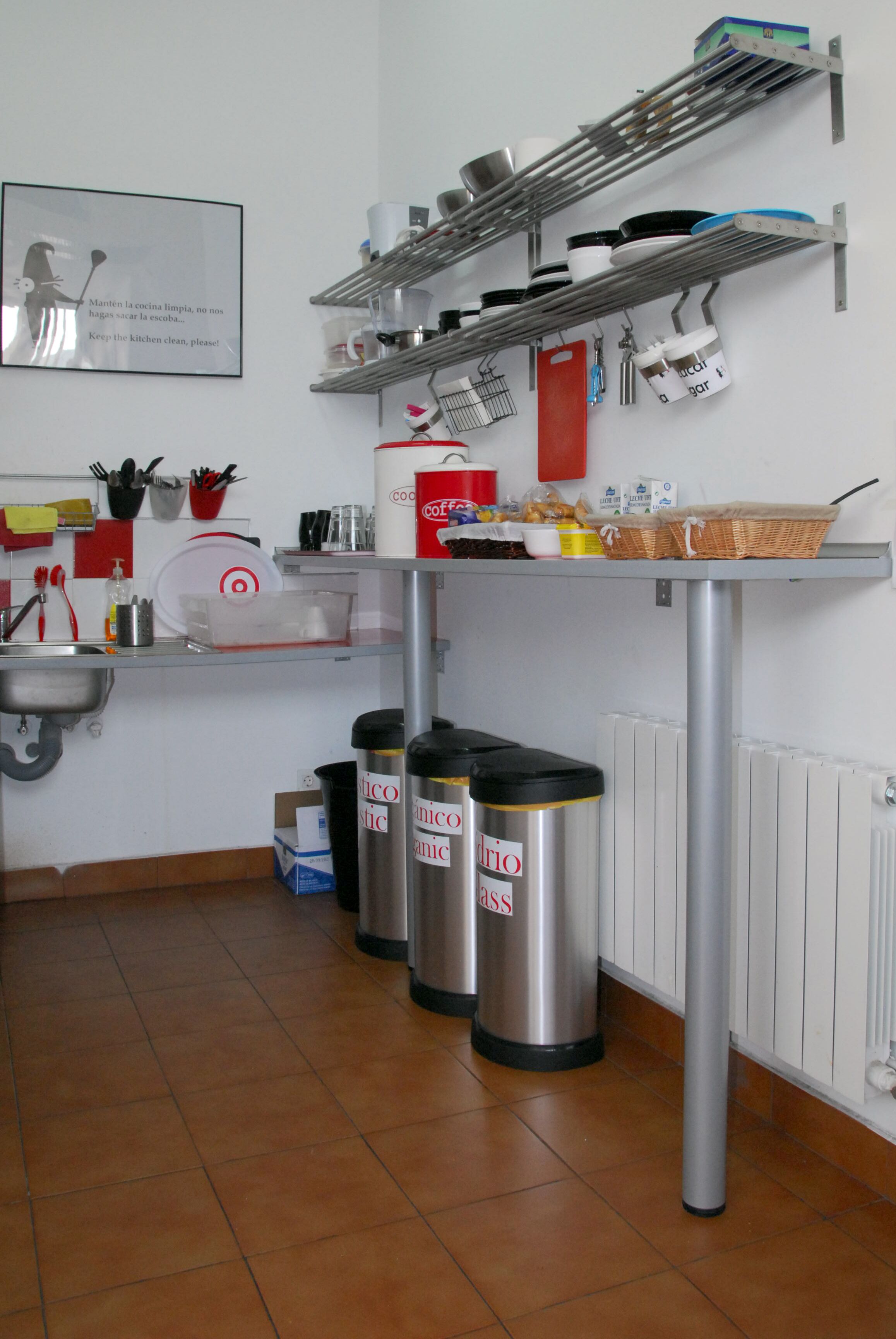 Enjoy a pet-friendly hostel-house 20 minutes from the Guggenheim!