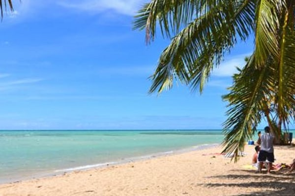Beach nearby, sun loungers, beach towels