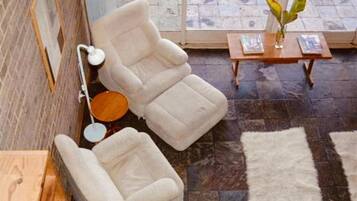 Televisión, reproductor de DVD y estéreo