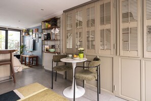 Interior - Stunning Studio With Private Patio In Charming Gated Street (Neuilly-Sur-Seine)