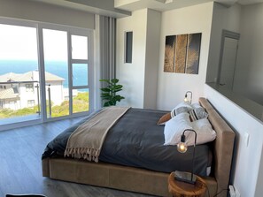 3 bedrooms, in-room safe, desk, iron/ironing board