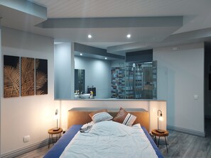 3 bedrooms, in-room safe, desk, iron/ironing board