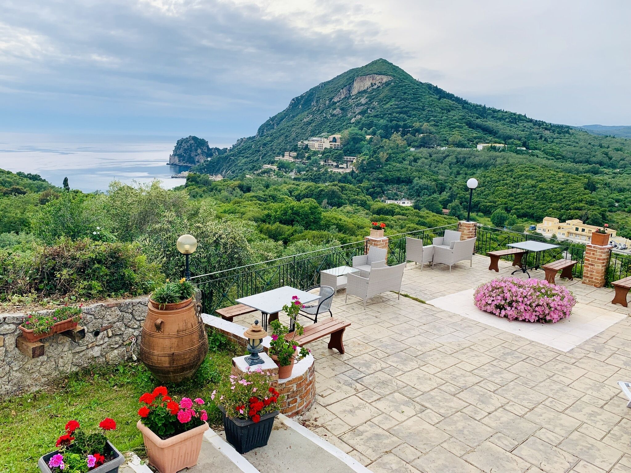 Amber Villa is 15  from the Corfu Golf Club / incredible panoramic view