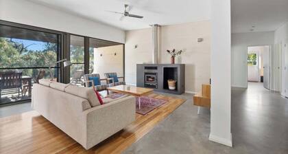 Inji Dreaming—Bushland Retreat near Injidup Beach