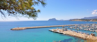 Ruime villa met fantastisch uitzicht op zee, prive zwembad, grote terrassen