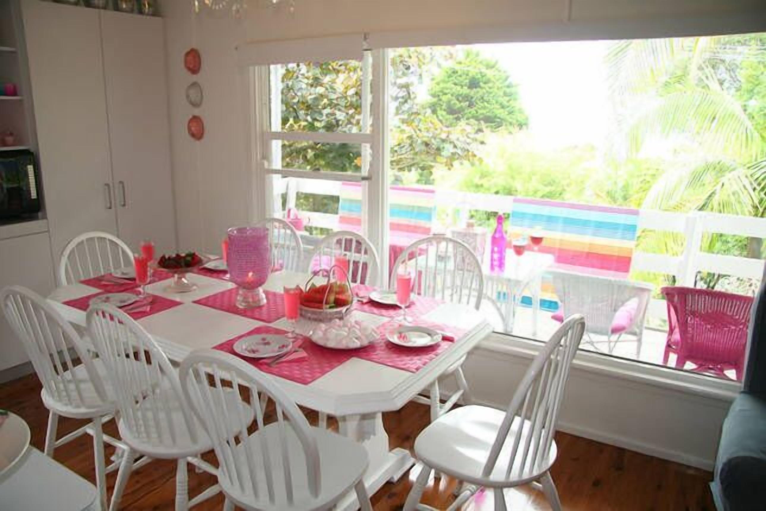 Laguna Blue at Hyams Beach- with WIFI - Pet Friendly & 4pm check-out on Sundays  — image 8