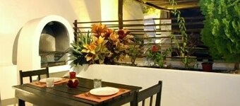 Charming Penthouse, FREE INTERNET, CABLE and SAFE DEPOSIT BOX