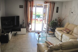 Smart-TV, Bücher, Arbeitsbereiche