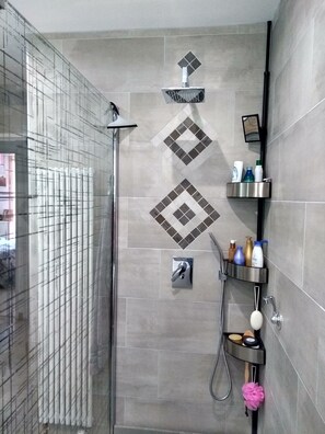 Bathtub, hair dryer, towels