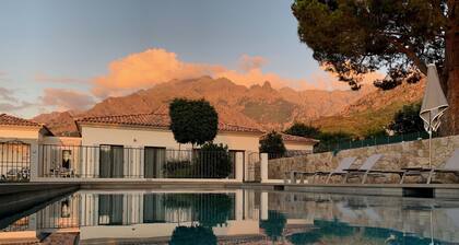 Casa Catalina neue Villa klimatisierte Herz Dorf Garten Pool Meer und Berge