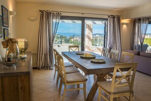 Dining - Secluded, Gorgeous villa with private pool and tennis court (Porto Cheli)