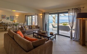 TV, peis, DVD-spiller og bøker